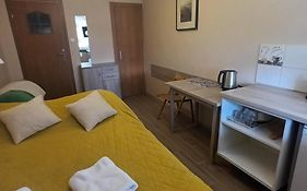 Apartamenty i pokoje u Kryni